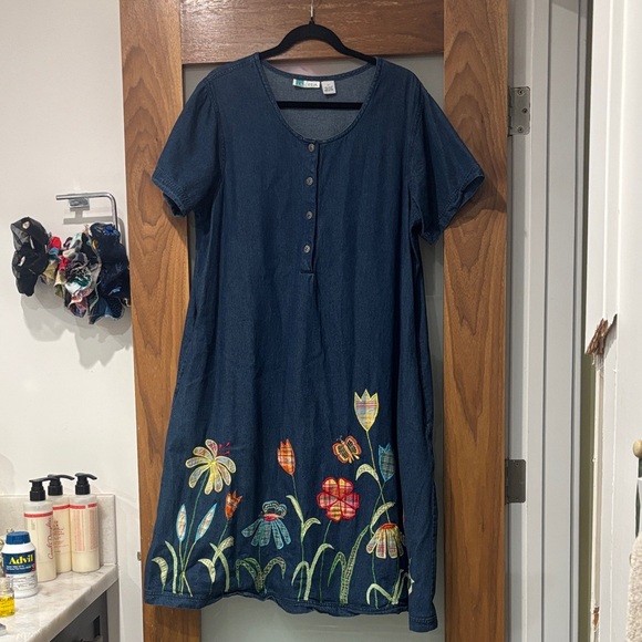 la cera Dresses & Skirts - Vintage La Cera Teacher Chambray Denim Dress with Floral Embroidered Appliqués